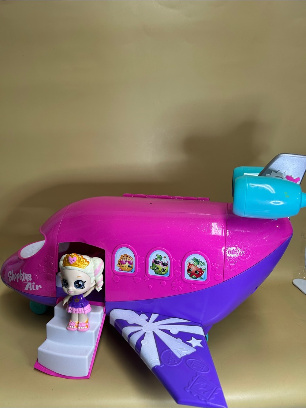 Shopkins World Vacation SHOPKINS Jet Plane 
with Doll